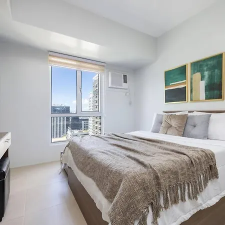 Furnished Studio In Central Cebu Avida Towers Riala, Cebu It Park With Pool View, Wifi, Netflix And More