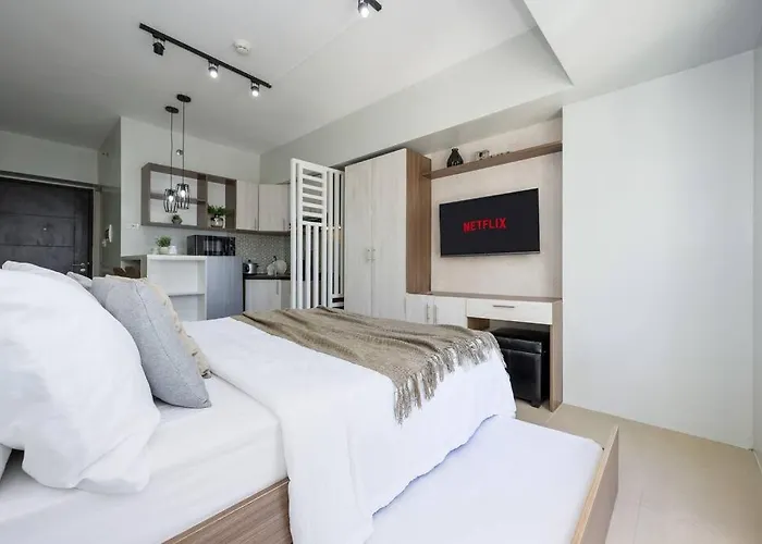 Furnished In Avida Towers Riala, It Park With Pool View, Wifi, Netflix And Apartment *