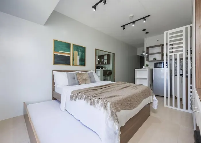 Furnished In Avida Towers Riala, It Park With Pool View, Wifi, Netflix And Apartment